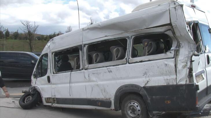 Ankara'da 3 aracın çarpıştığı kazada 6 kişi yaralandı