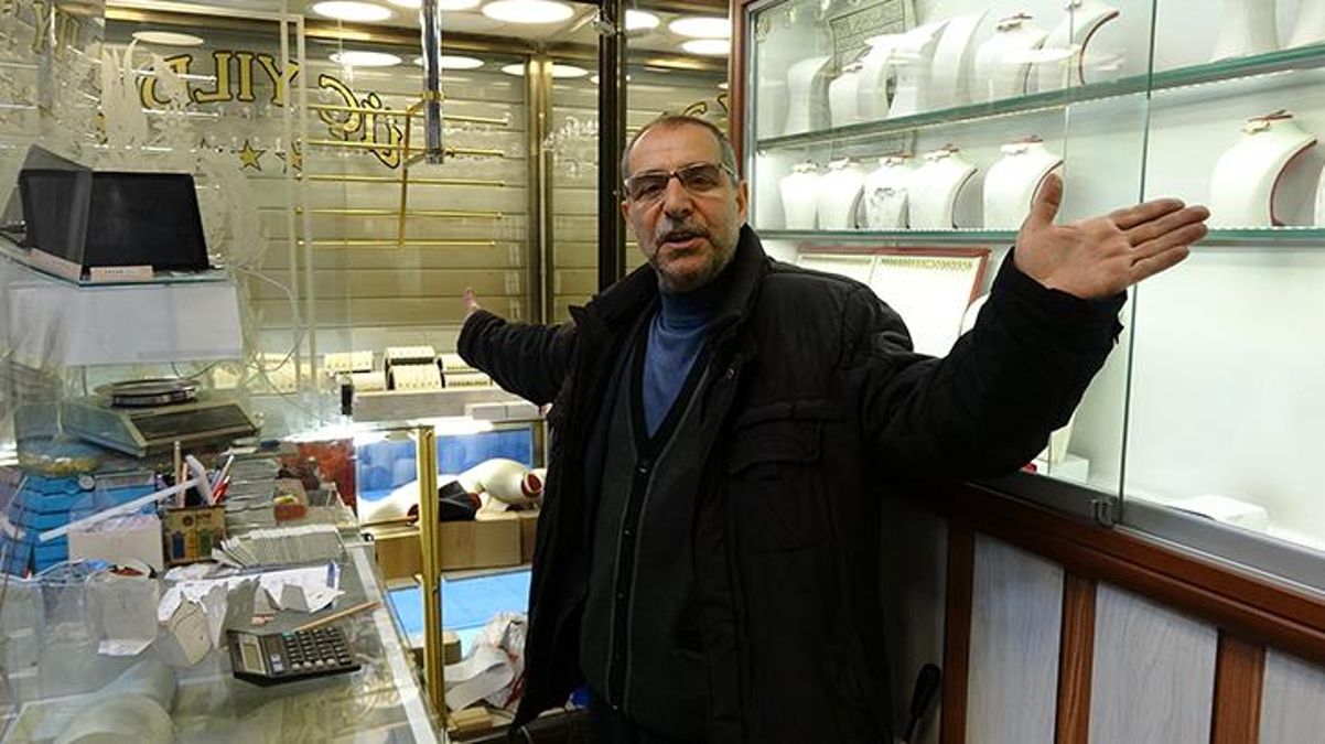 Matkapla duvarı delen hırsızlar, kuyumcudan 23 kilo altın çaldı