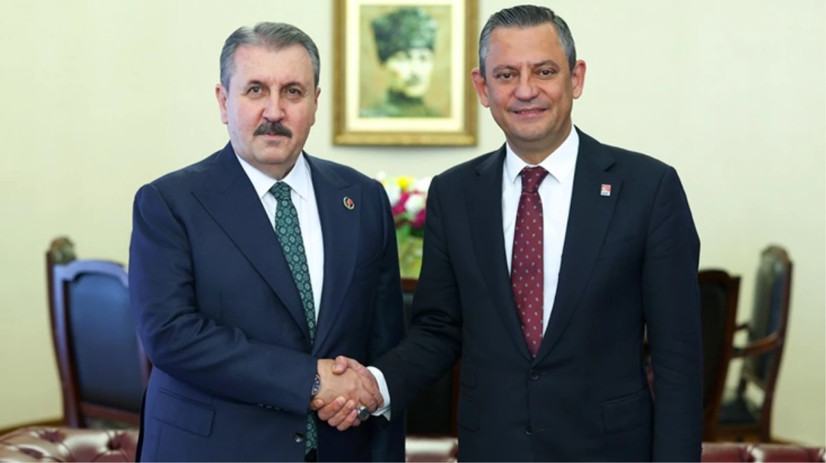 Samimi başlayan görüşme gergin bitti! Özel'den 