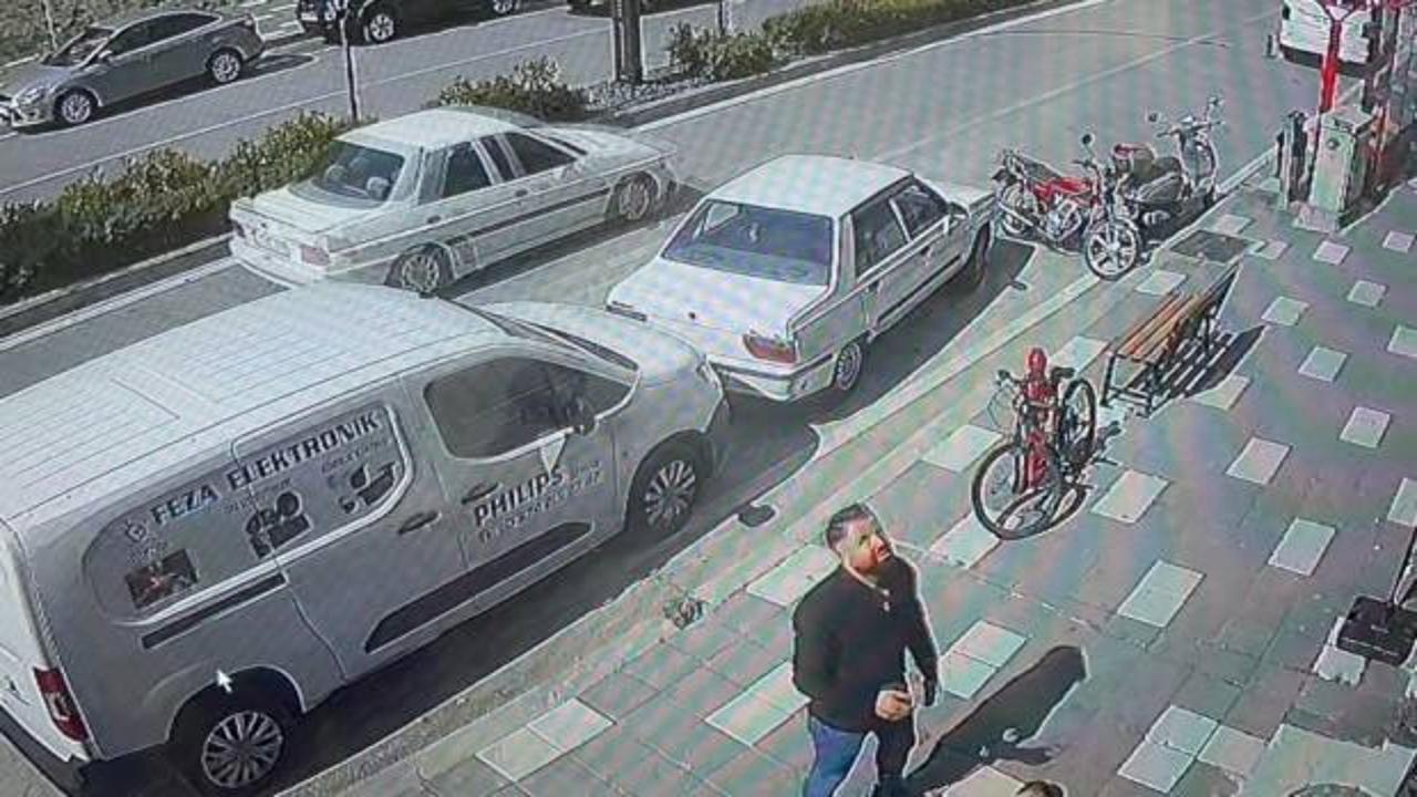 2 yaşındaki bebek ikinci kattan aşağı düştü: O anlar kameraya yansıdı
