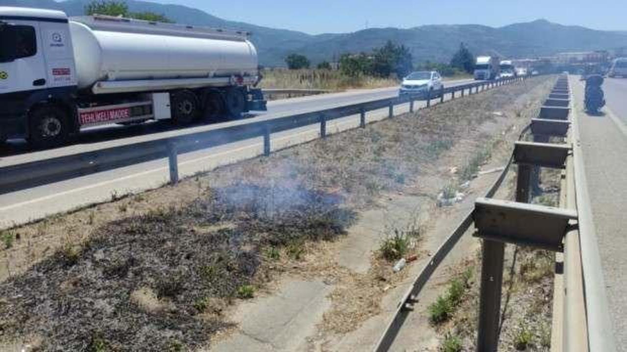 Araçtan atılan izmarit yangın çıkardı