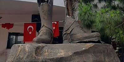 Atatürk heykeline saldırı