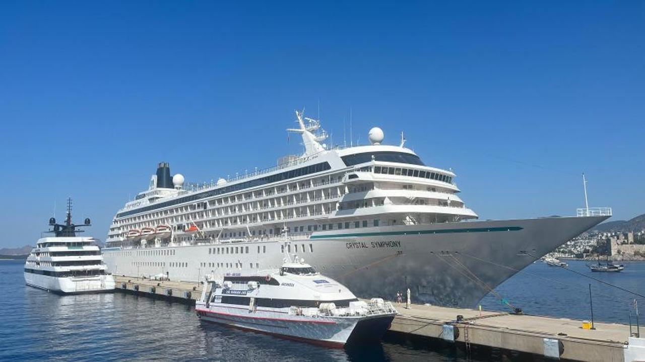 Bodrum'a iki kruvaziyerle 539 yolcu geldi