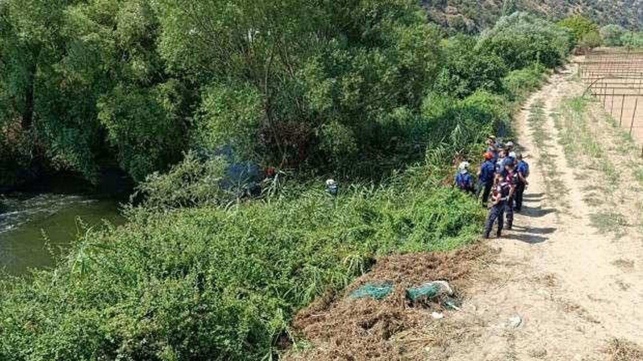Denizli'de otomobil nehre uçtu; 2 ölü