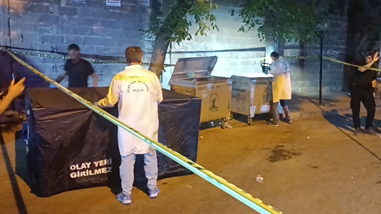 Gaziantepte Çuvalla Çöp Konteynerine Atılmış Kadın Cesedi Bulundu