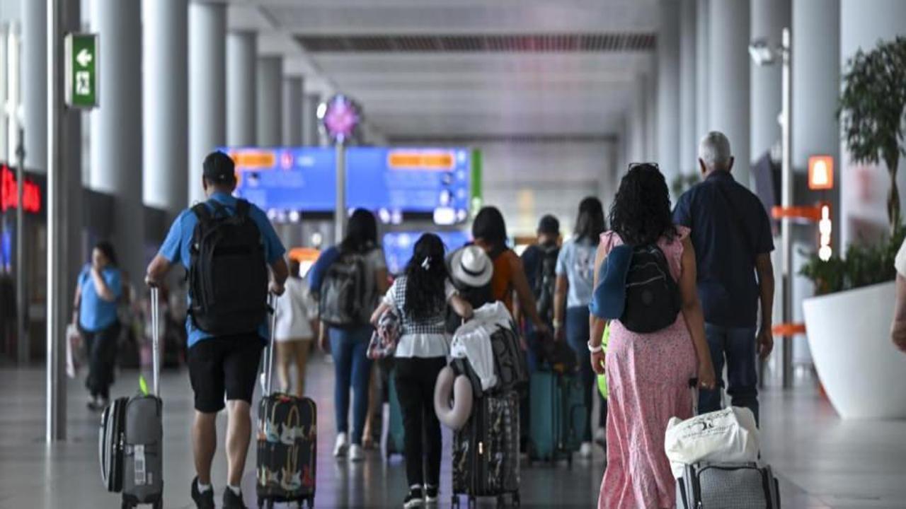 Hava yollarında bayram rekoru! Bakan açıkladı