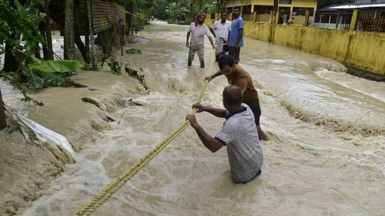Hindistan'da selde 16 kişi hayatını kaybetti