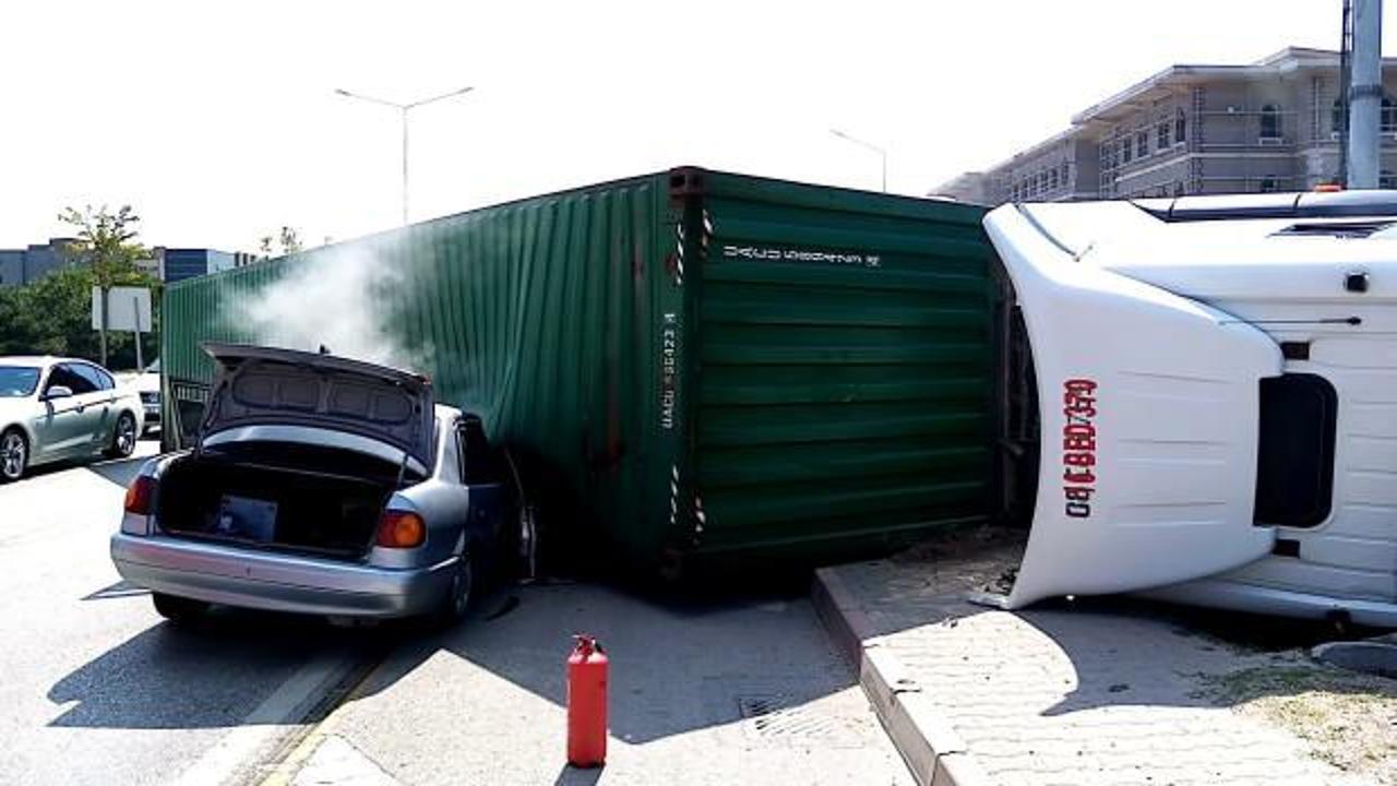 İnegöl'de TIR, otomobilin üzerine devrildi: Biri çocuk iki yaralı var!