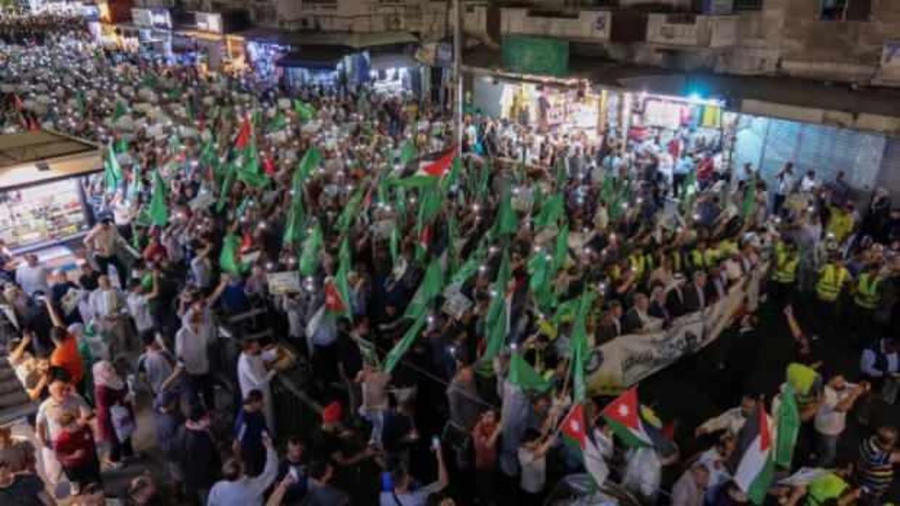 İsrail'de protesto: Yüzlerce kişi sokaklara döküldü