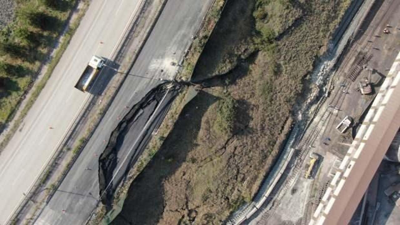 Karayolu tamamen çökünce demir yolu da ulaşıma kapandı