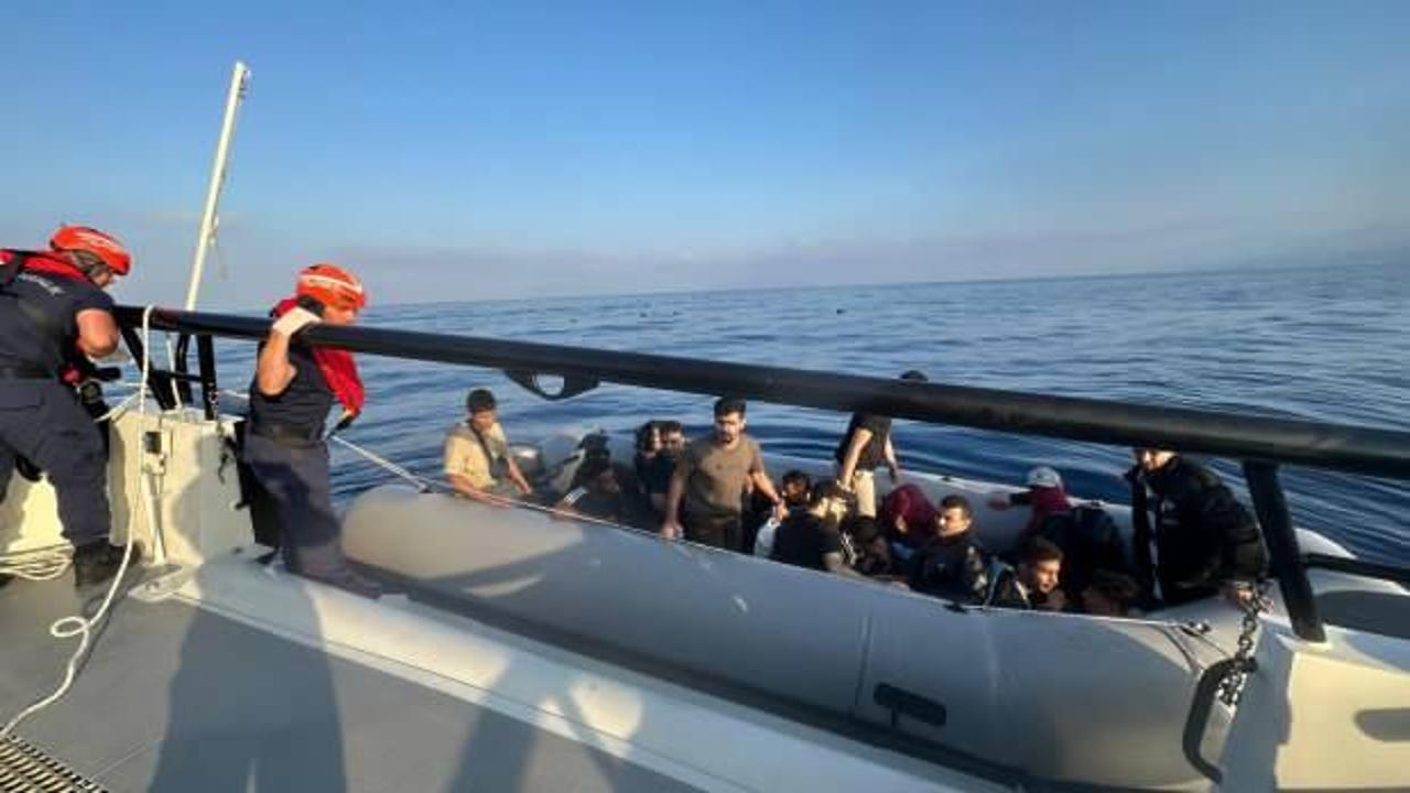 Kuşadası açıklarında 19 göçmen kurtarıldı
