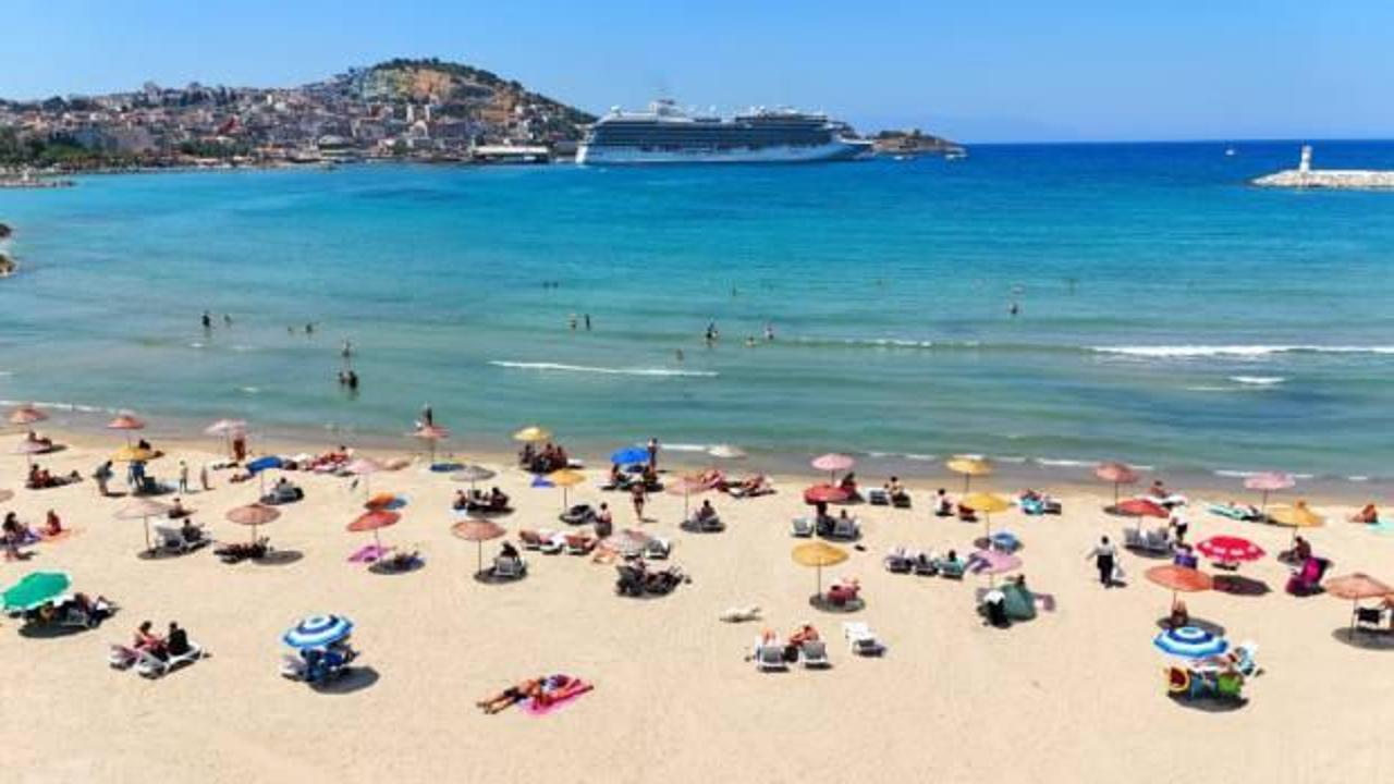 Kuşadası plajlarında ücretsiz şezlong ve şemsiye hizmeti başladı