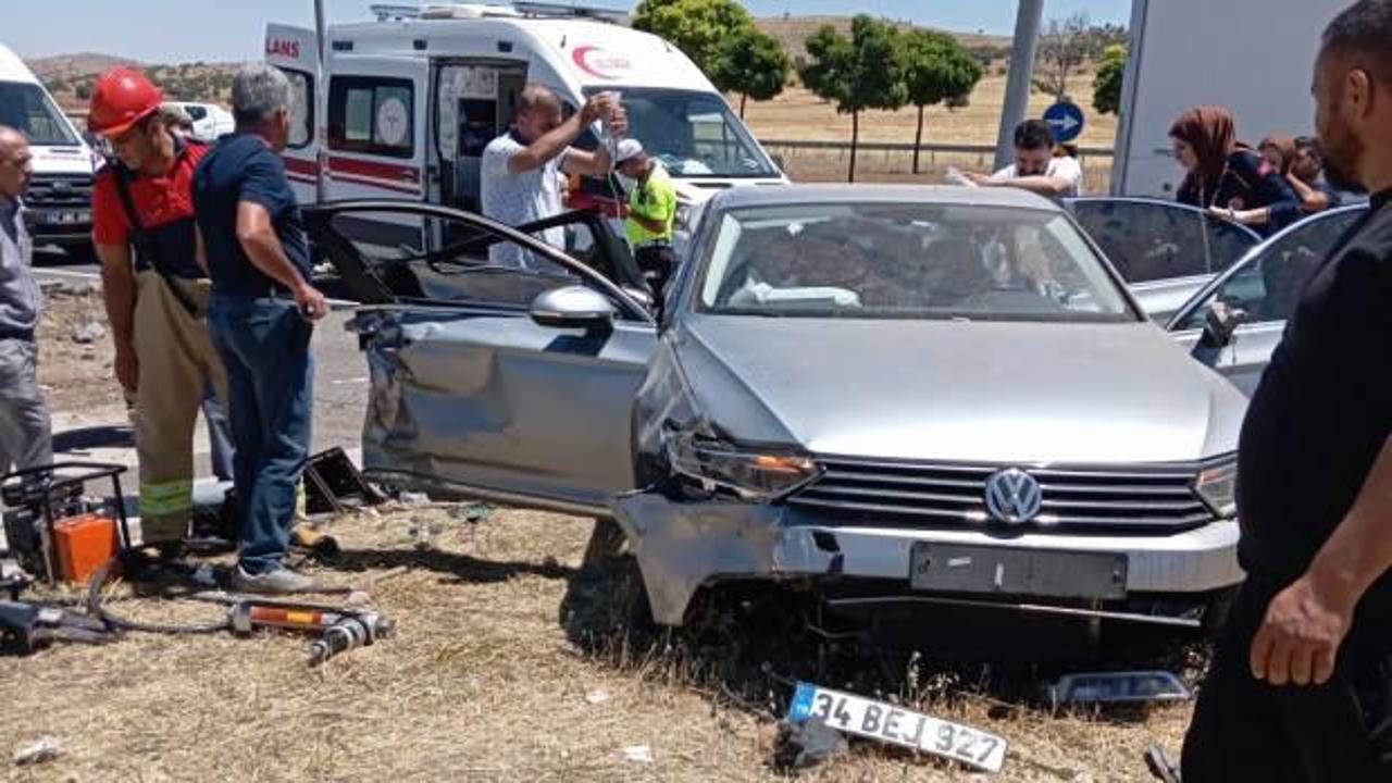 Mardin’de TIR ile otomobil çarpıştı: 1'i ağır, 6 yaralı
