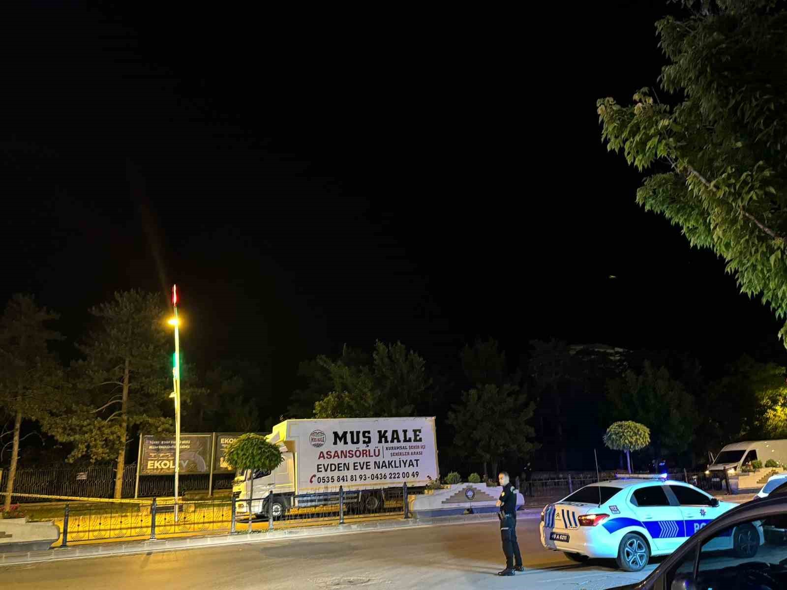 Muşta Bir Kadının Bankta Unuttuğu Çanta Polisi Harekete Geçirdi