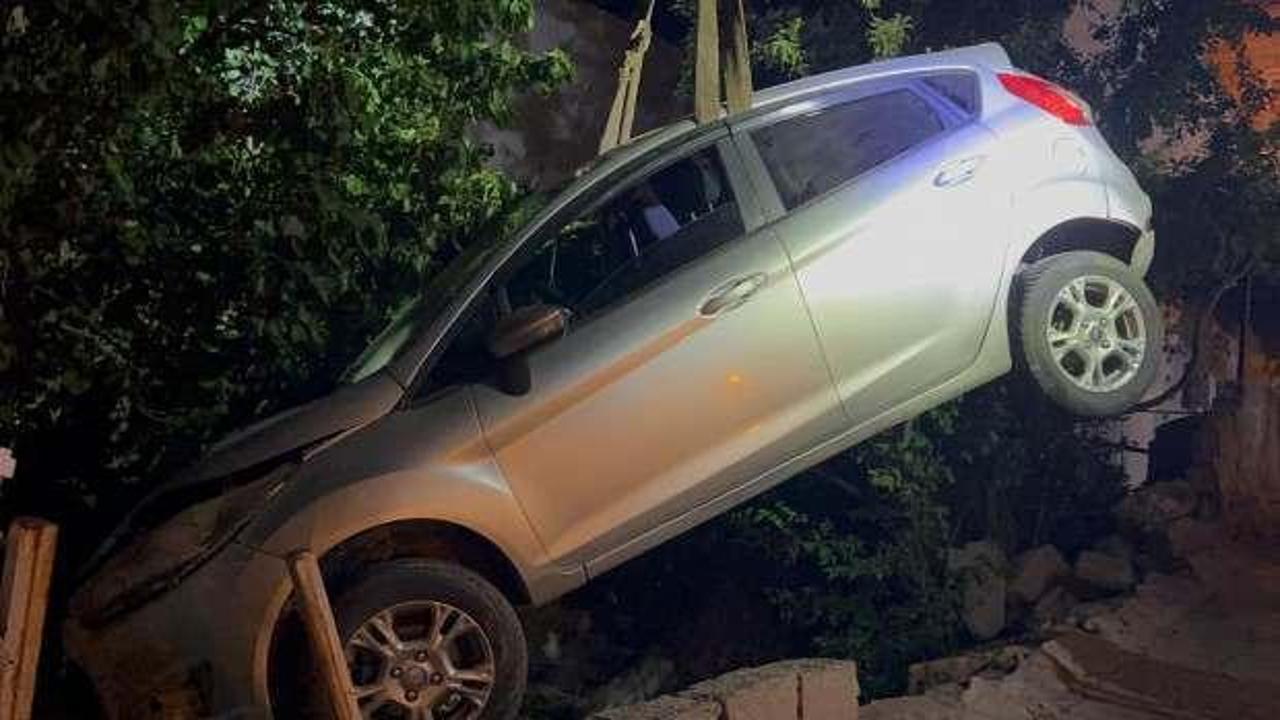 Nevşehir'de otomobil evin bahçesine girdi: 2 Yaralı