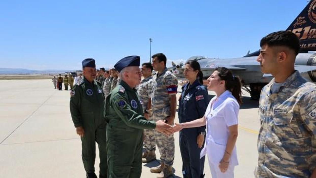 Orgeneral Kadıoğlu'ndan Mehmetçiğe bayram ziyareti