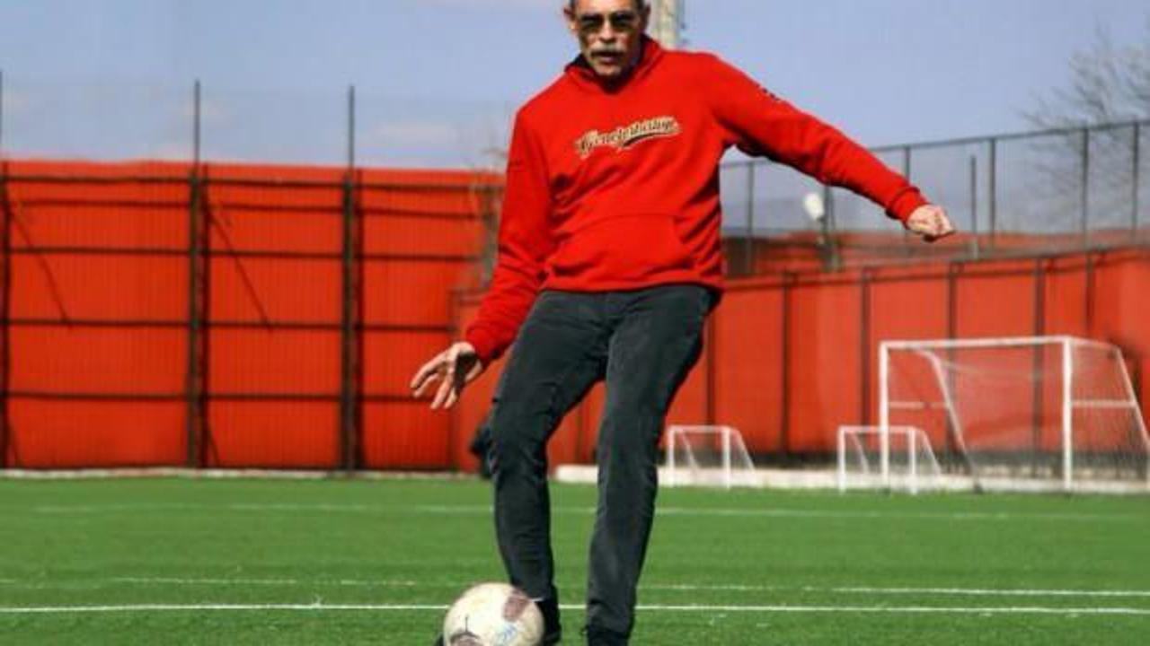 Oyuncu başkandan vatandaşa ilk gol! Reklam bitti film başladı