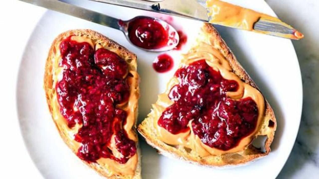 Pratik ve sağlıklı ev yapımı meyve reçeli tarifi: 20 dakikada çilek veya favori meyvelerle hazırlayın!