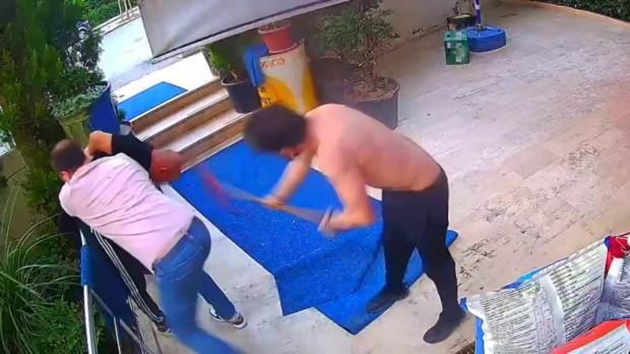 Sert kayaya çarptı! Marketçi kendisini bıçaklı tacize eden adamın kafasını çekpasla yardı