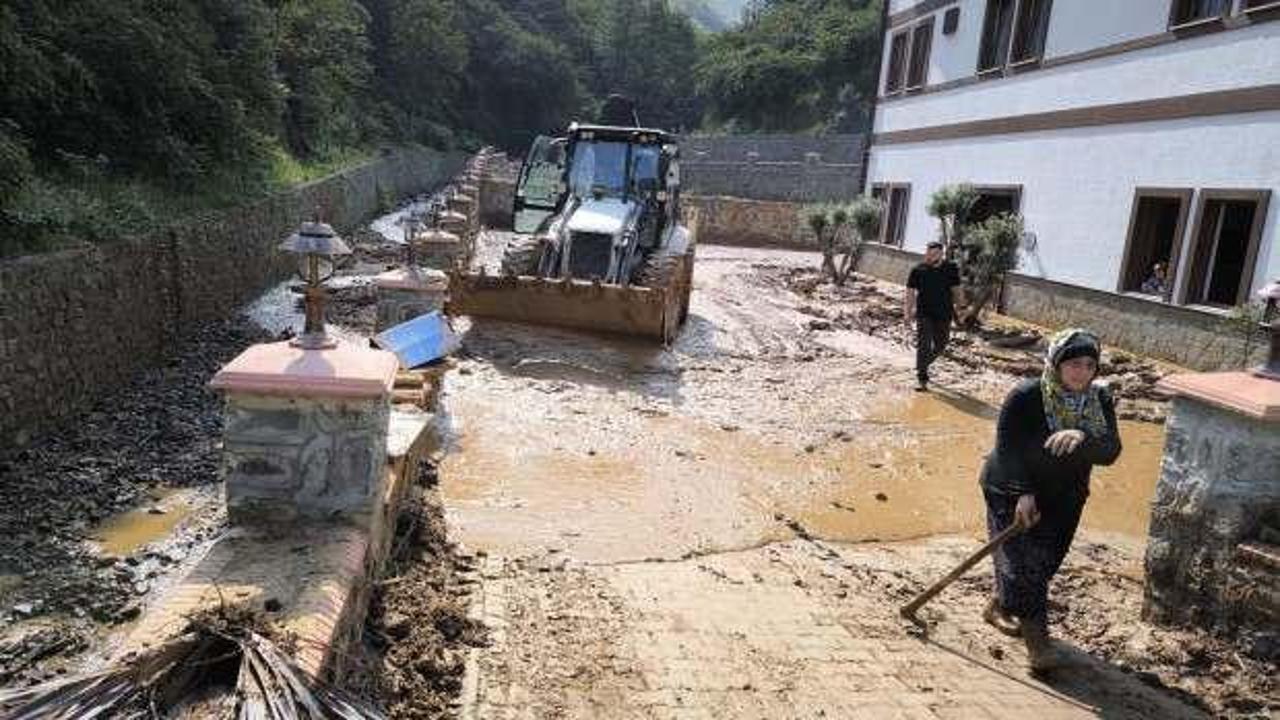 Trabzon ve Giresun'da sel sonrası yollar temizleniyor, hasar tespitine başlandı