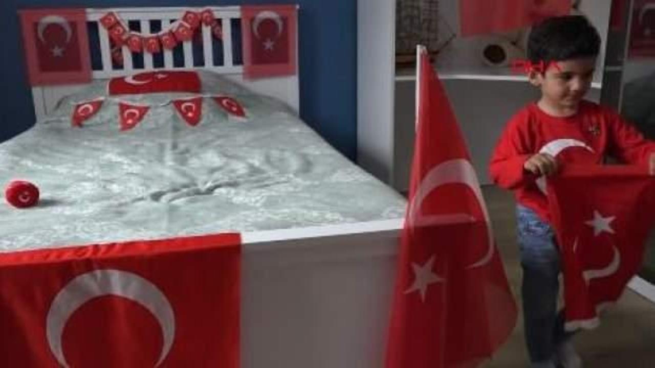 Trabzon'da 4 yaşındaki Toprak'ın 'Türk bayrağı' tutkusu