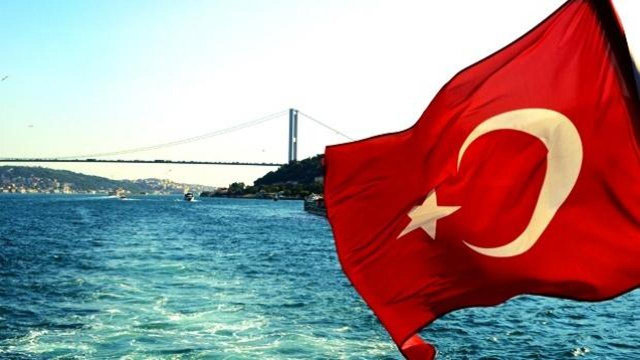 Türk bayrağına zarar verdi, MİT yakaladı: Şerefli Türk halkından özür dilerim