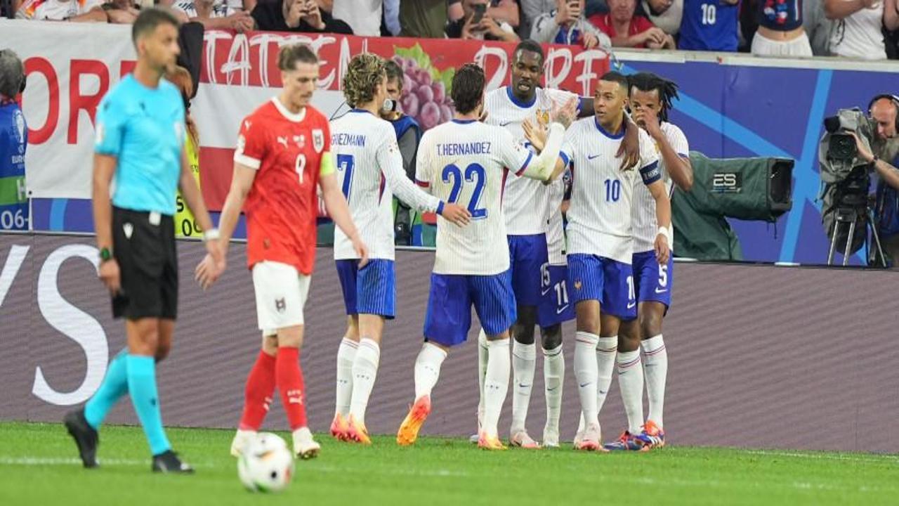 Wöber 3 puan hediye etti! Fransa'ya tek gol yetti