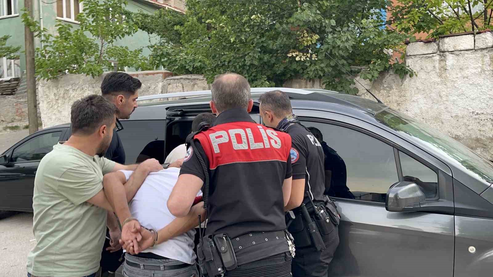 Yabancı Uyruklu Ailelerin Bıçaklı Kavgasında 2Si Ağır 3 Kişi Yaralandı