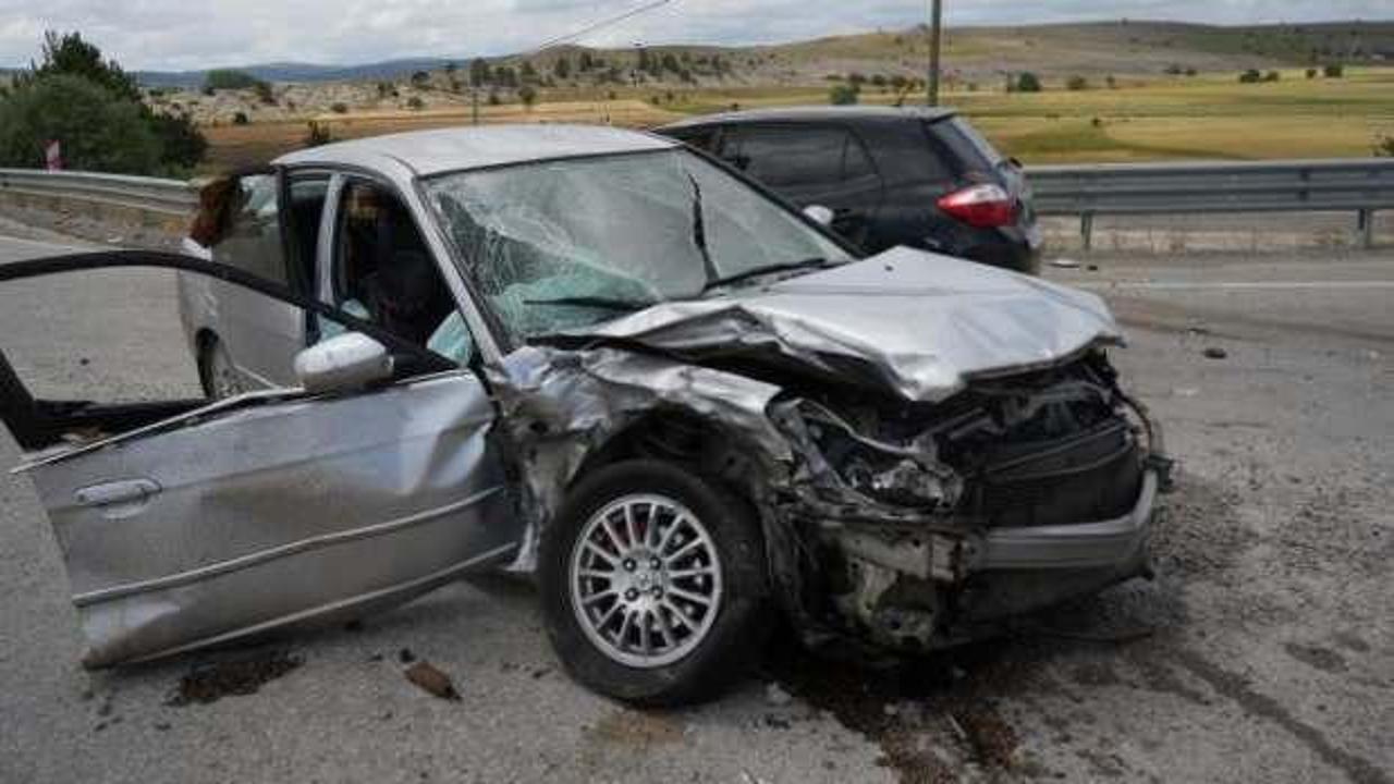 Zincirleme trafik kazası: 1'i ağır, 2'si çocuk 12 yaralı